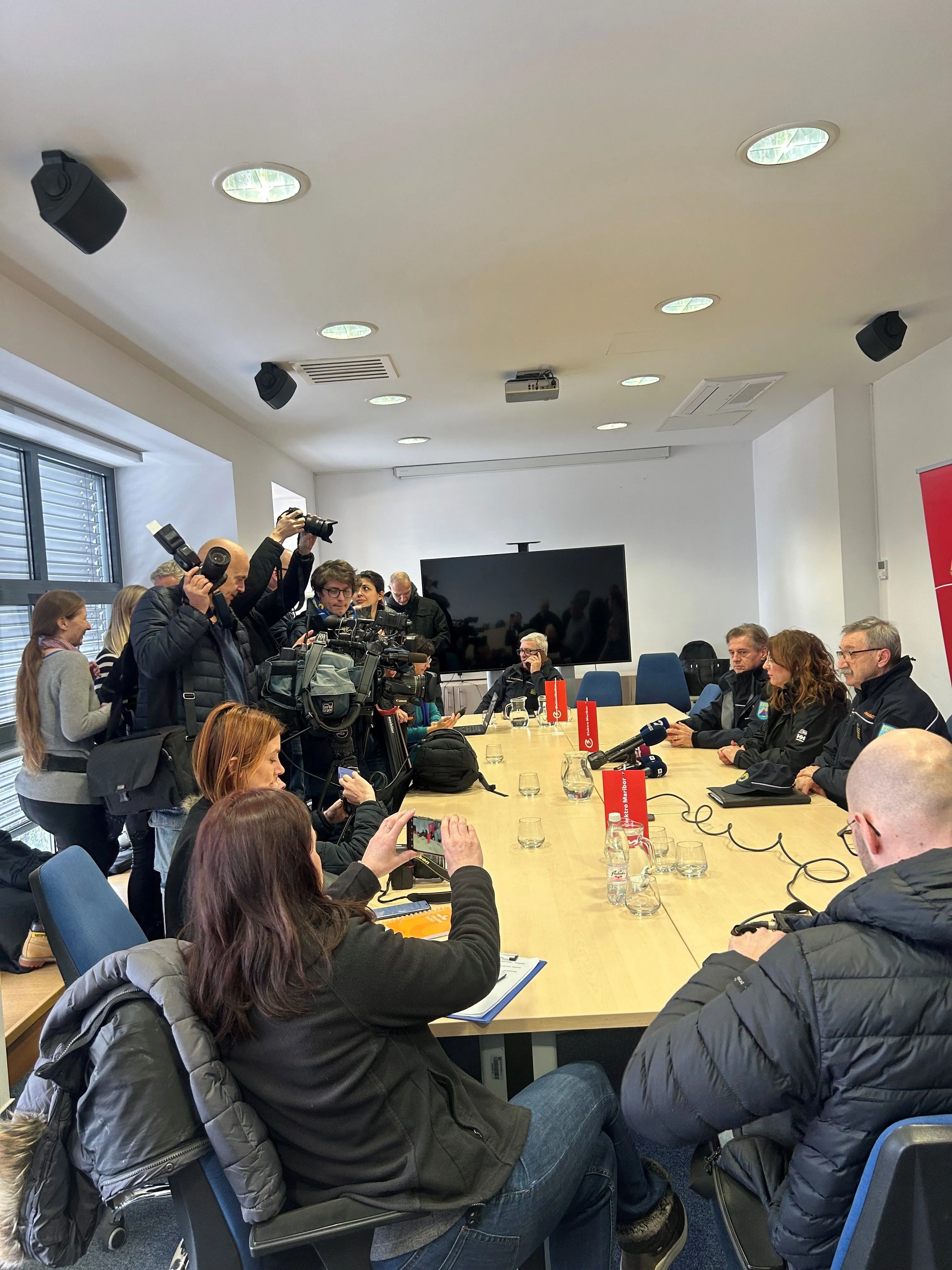 Fotografija – Sanacija po izrednem snežnem neurju: ključne informacije z novinarske konference