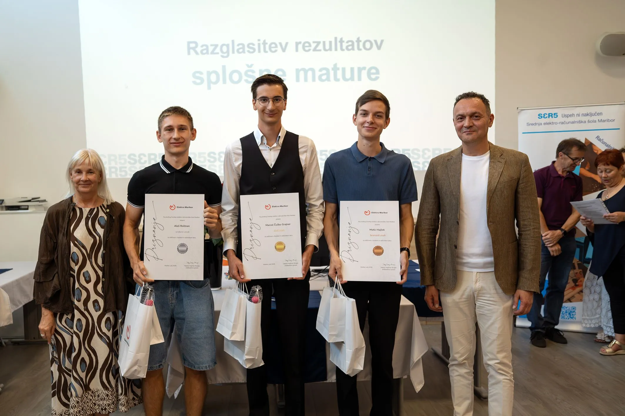 Odličnost si zasluži priznanje: Elektro Maribor in Srednja elektro-računalniška šola Maribor tudi letos nagradila najboljše dijake