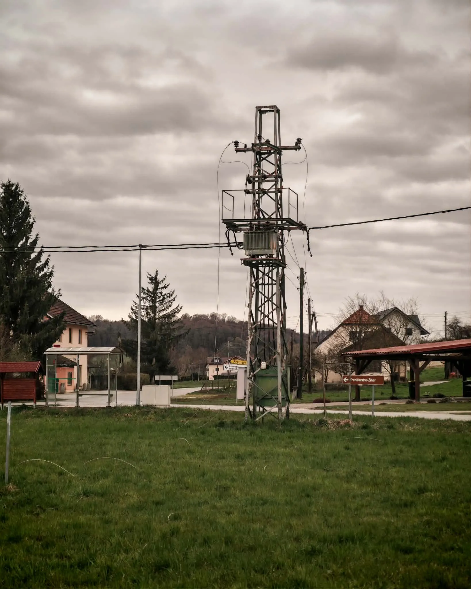 Izjemno zahtevne razmere na elektroenergetskem omrežju zaradi močnega vetra – fotografija 3 od 4