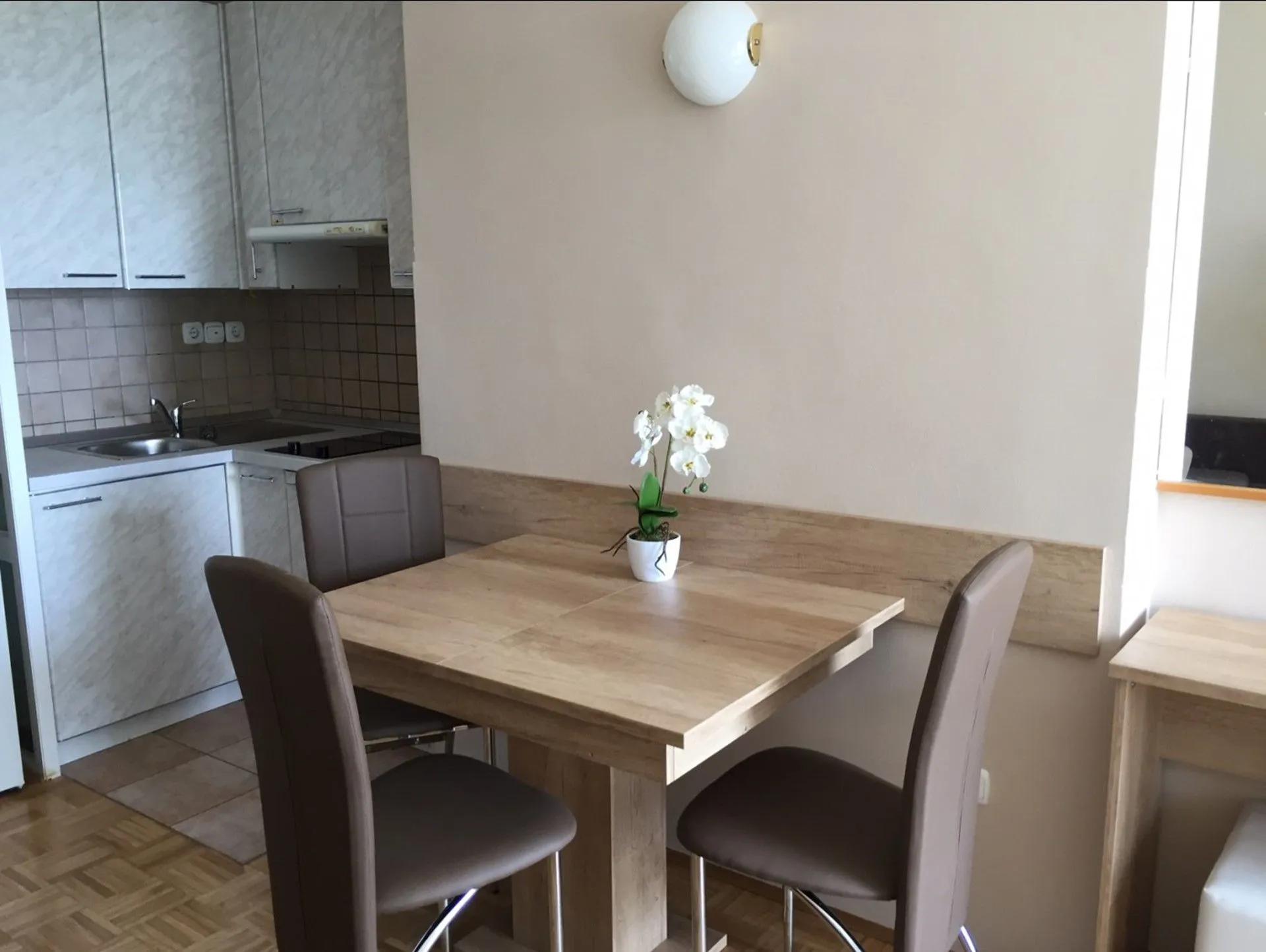 BELI KRIŽ 5 – fotografija 1 od 9