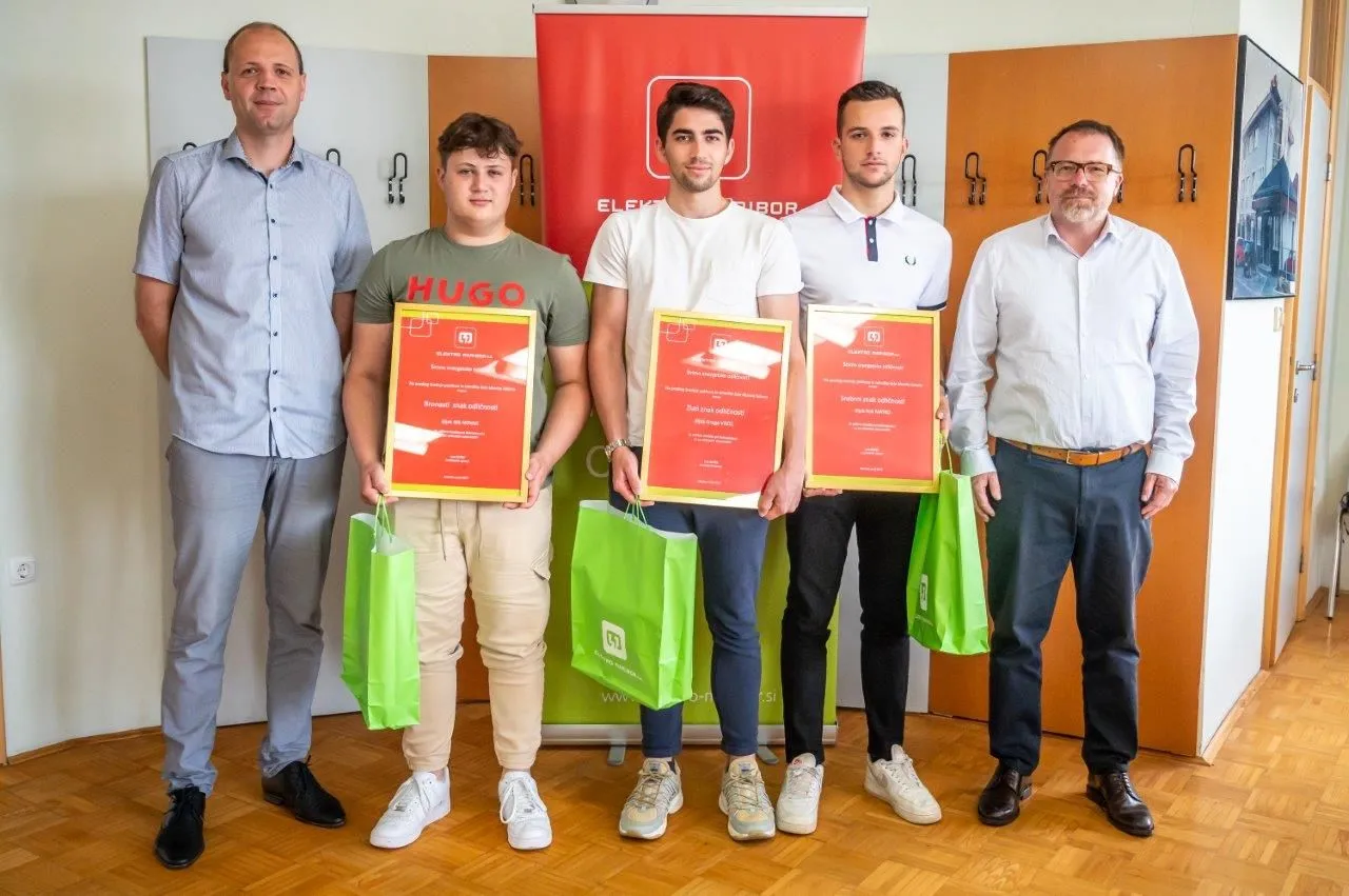 Elektro Maribor v sodelovanju s šolami podelil priznanja najboljšim dijakom – fotografija 2 od 3