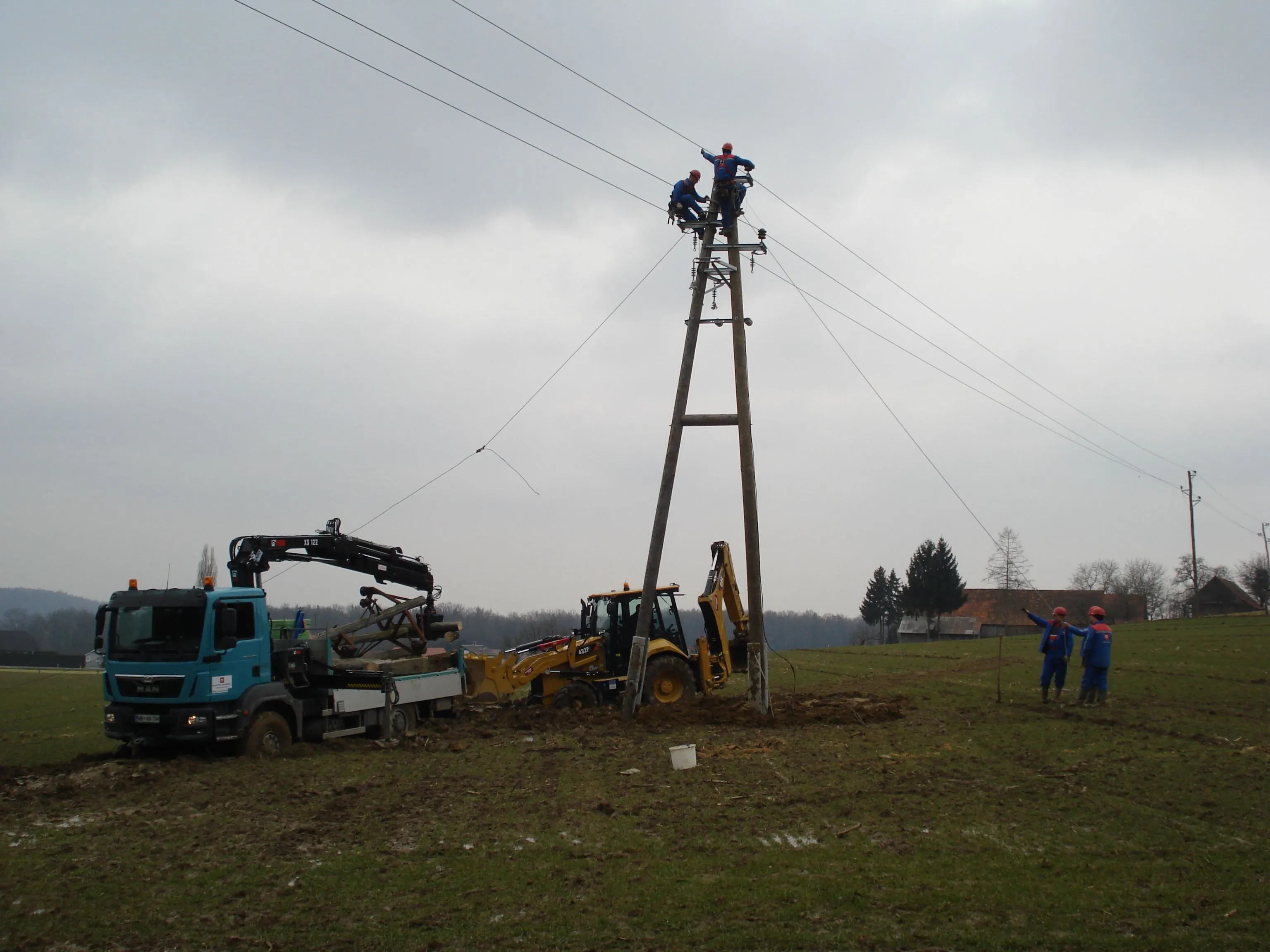 Fotografija – Rekonstruiramo omrežje na daljnovodu Rogoznica – Desenci
