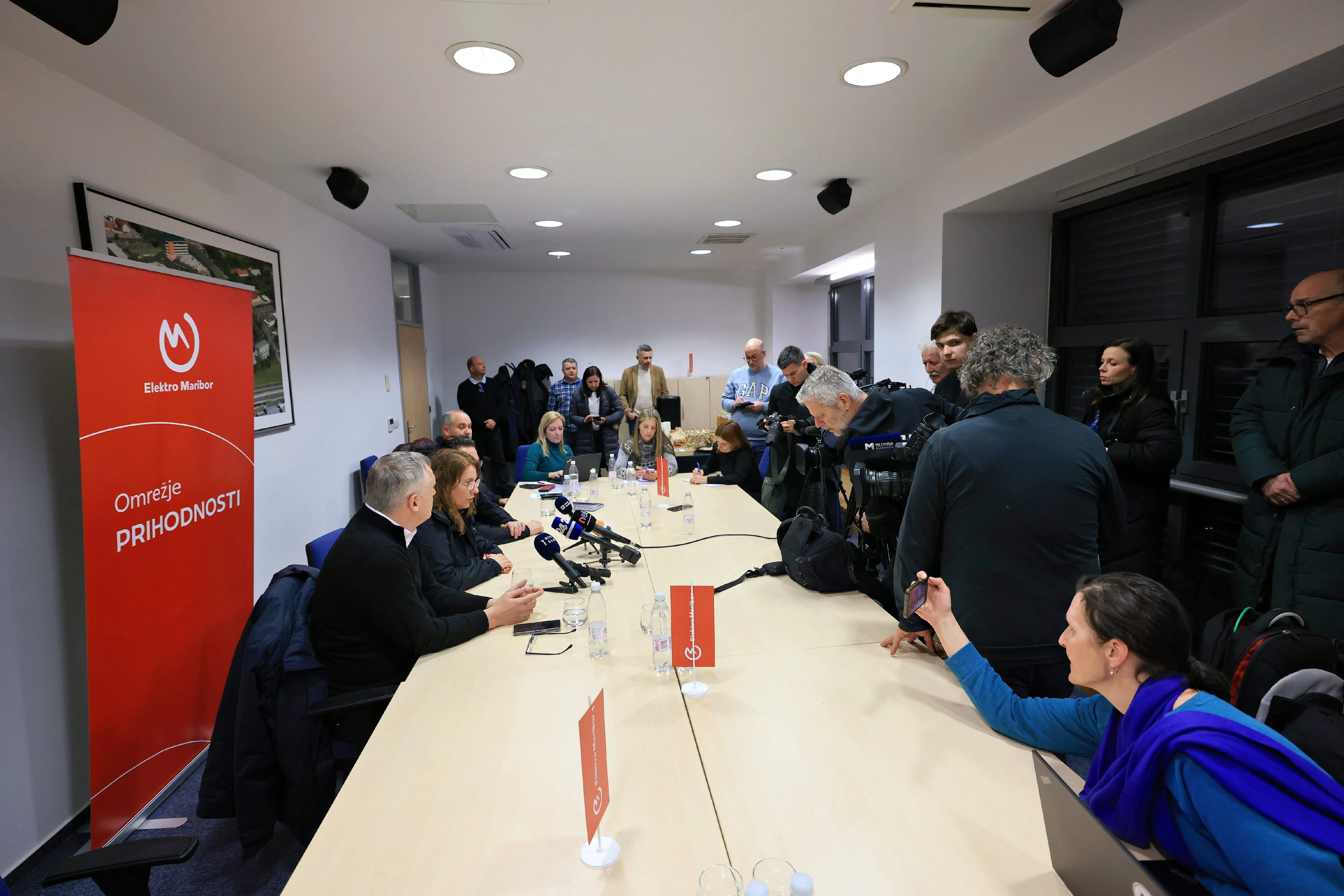 Fotografija – Izredne vremenske razmere povzročile obsežne poškodbe elektroenergetske infrastrukture
